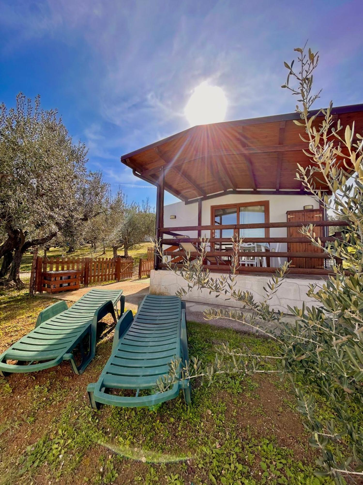 Oasi Macerina Villa Alanno Buitenkant foto
